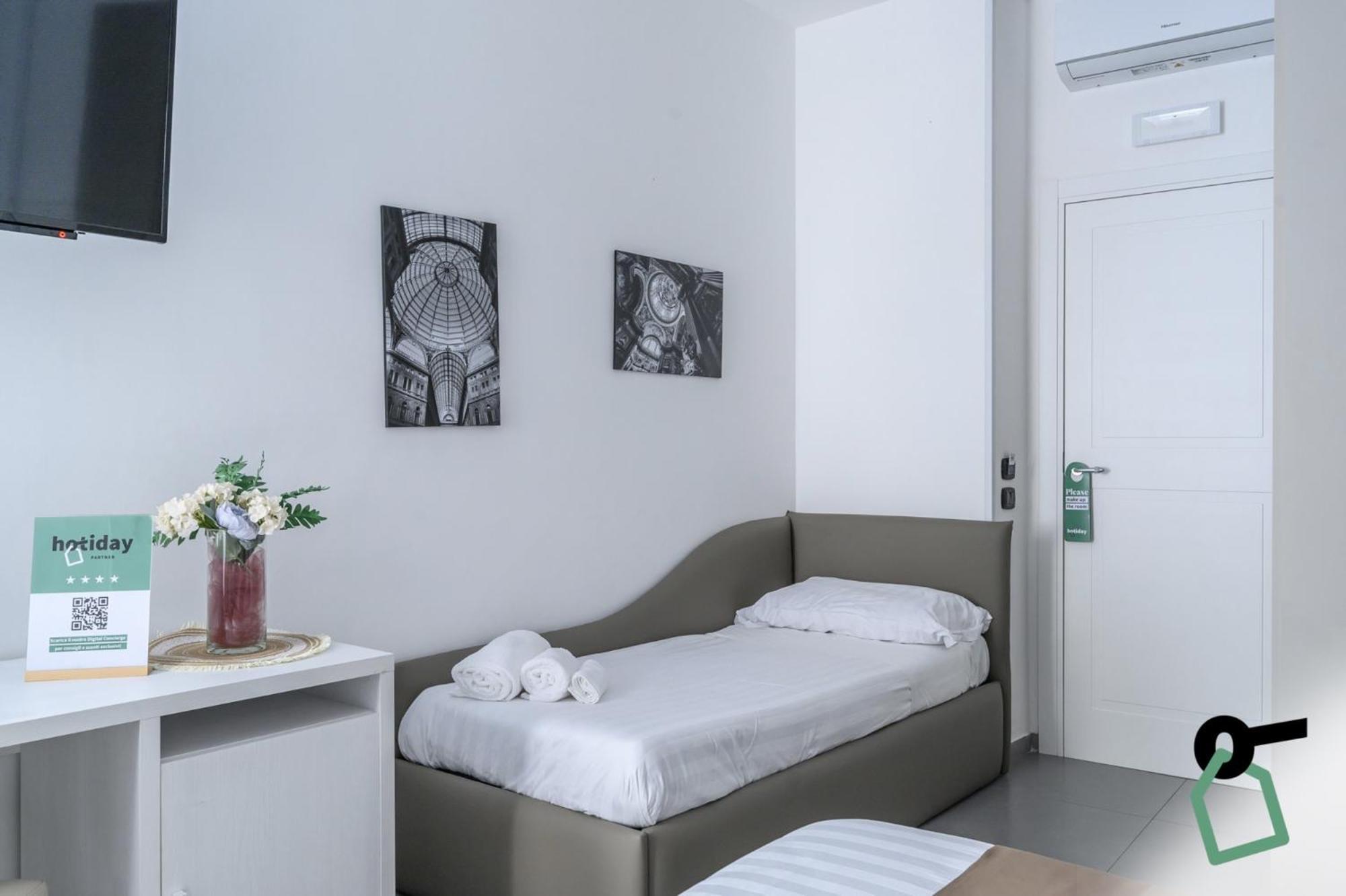 Hotiday Room Collection - Napoli Sant'Arcangelo Екстериор снимка
