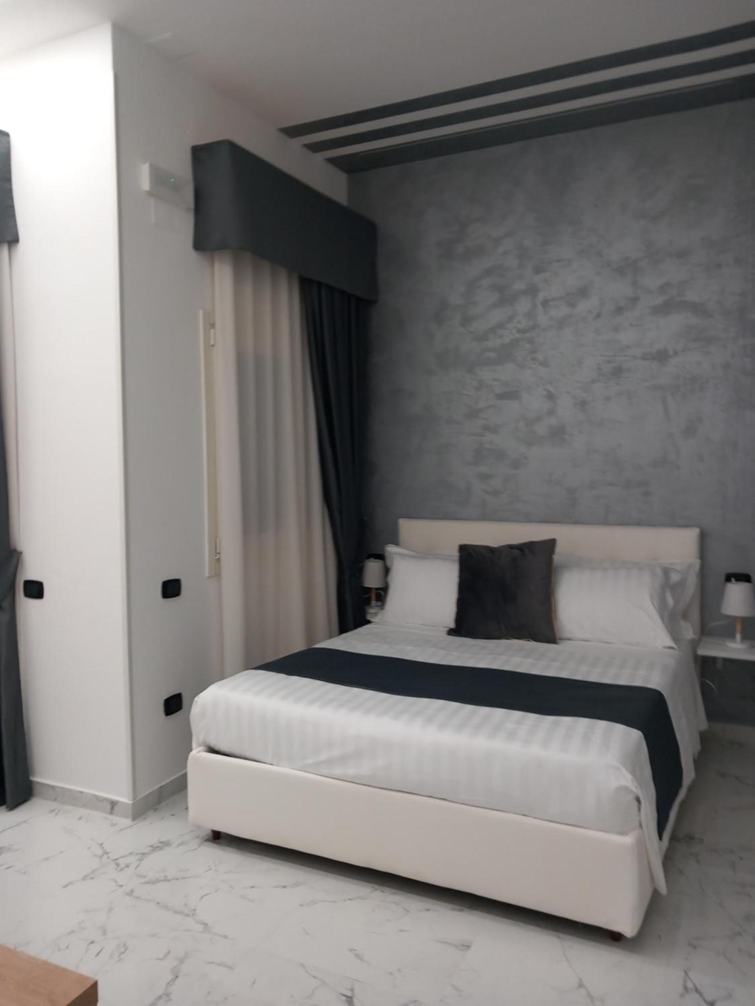 Hotiday Room Collection - Napoli Sant'Arcangelo Екстериор снимка