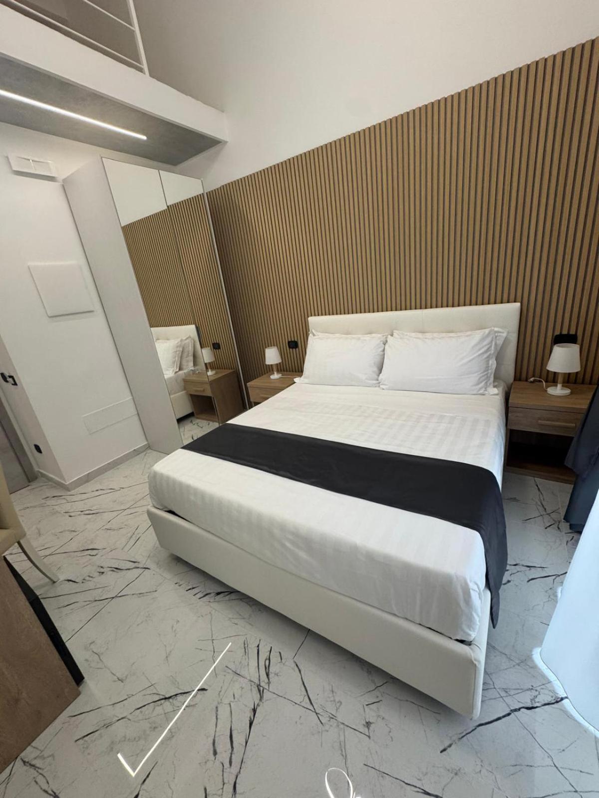 Hotiday Room Collection - Napoli Sant'Arcangelo Екстериор снимка